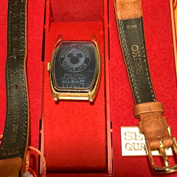 Mickey Mouse 60th Anniversary watch - Picture 4 of 11